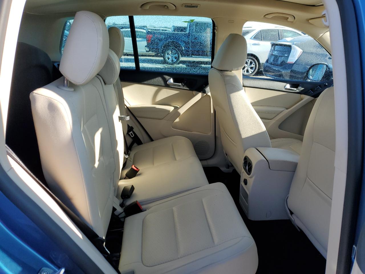 2017 Volkswagen Tiguan - Image 10
