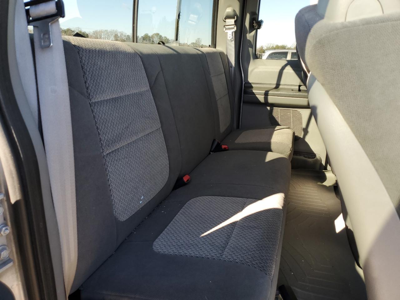2003 Ford F250 - Image 10