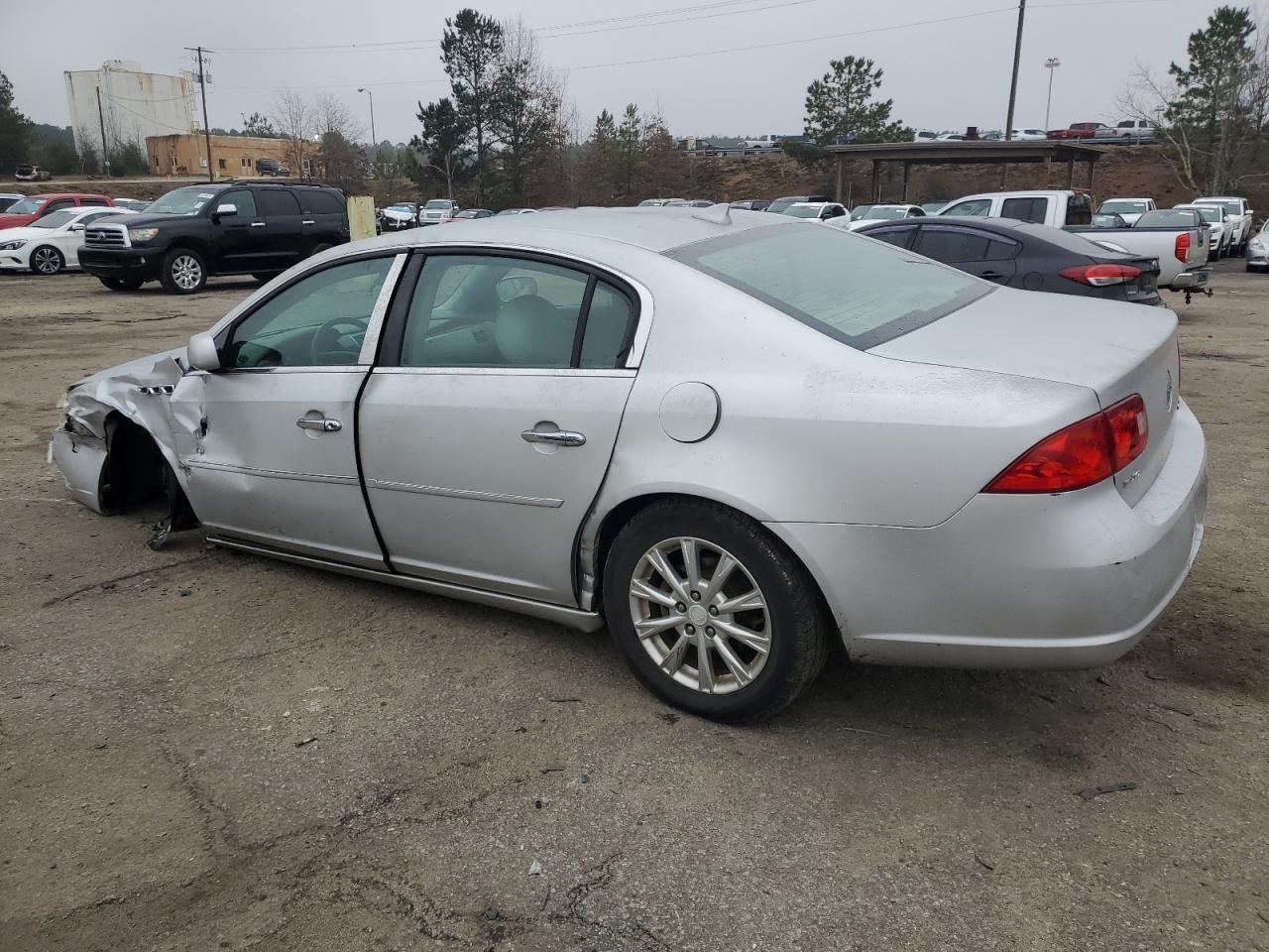 2009 Buick Lucerne - Image 2