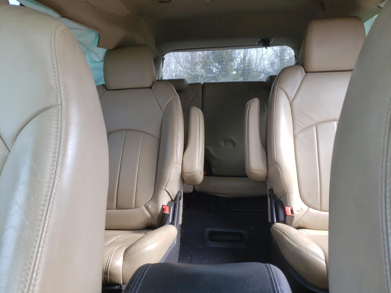 2011 Chevrolet Traverse - Image 10
