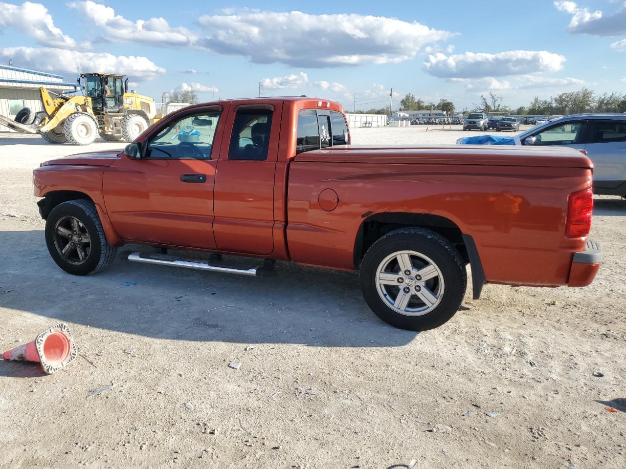 2008 Dodge Dakota - Image 2