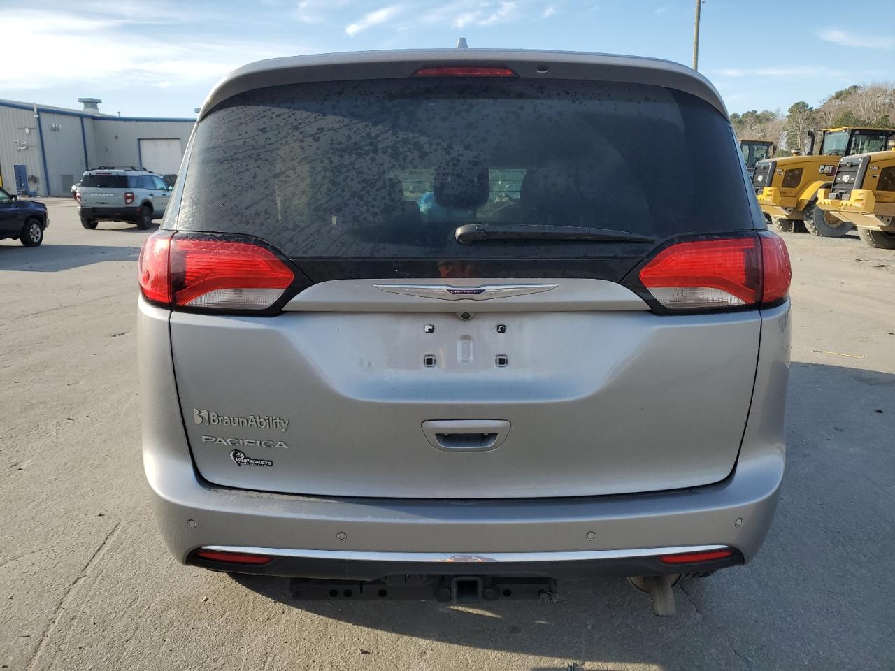 2020 Chrysler Pacifica - Image 6