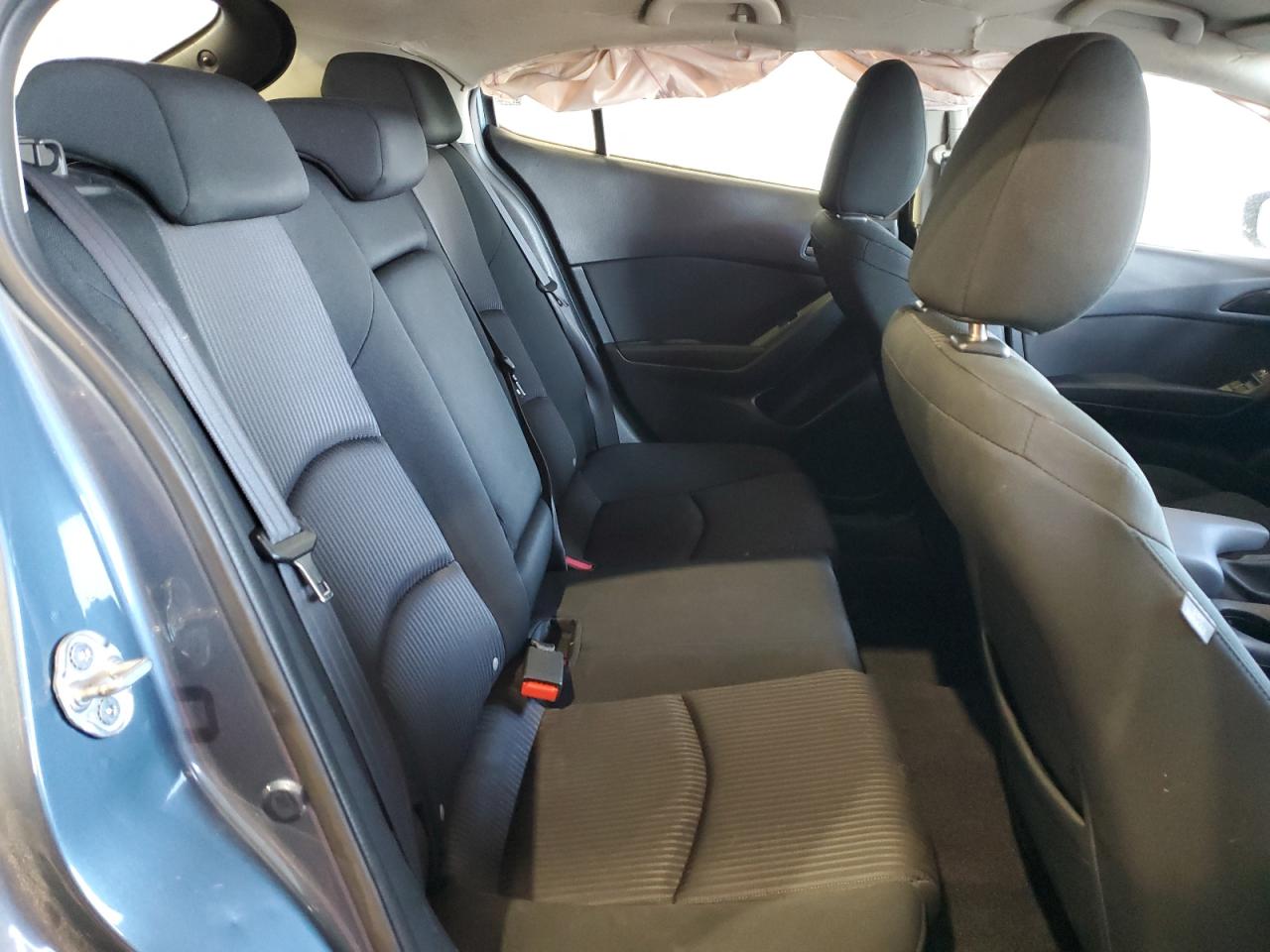 2016 Mazda 3 - Image 10