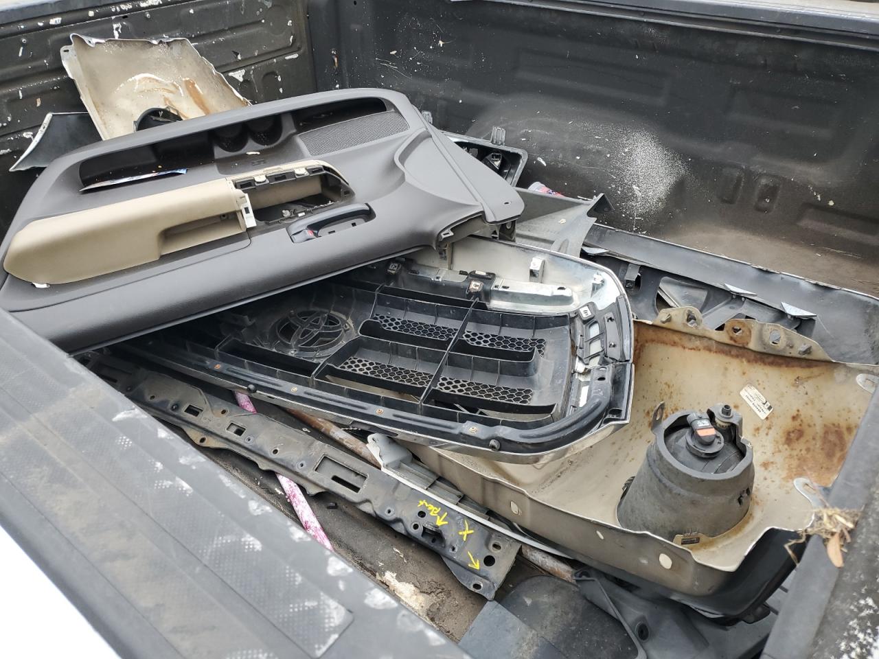 2011 Toyota Tundra - Image 12