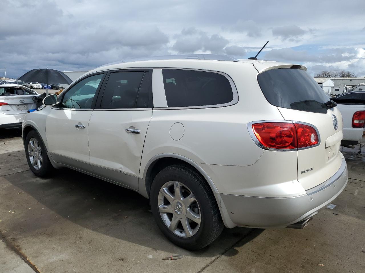 2010 Buick Enclave - Image 2