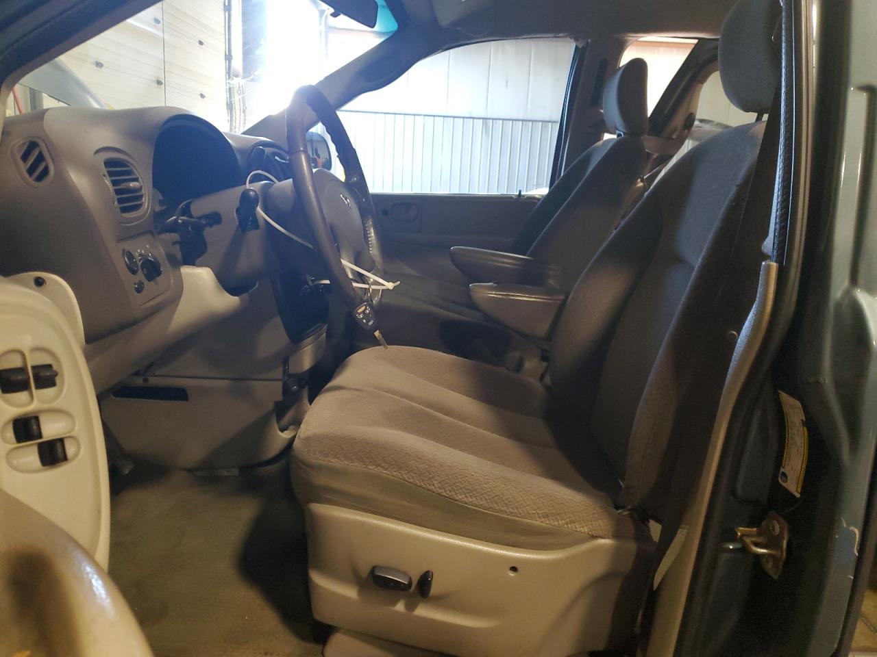 2007 Dodge Caravan - Image 7