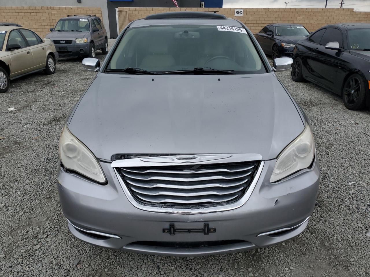2013 Chrysler 200 - Image 5