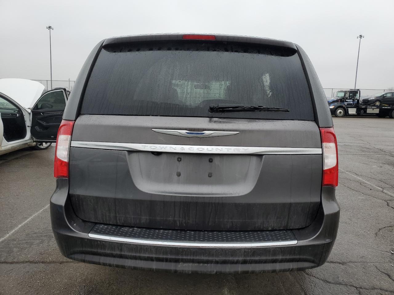 2016 Chrysler Town & Country - Image 6