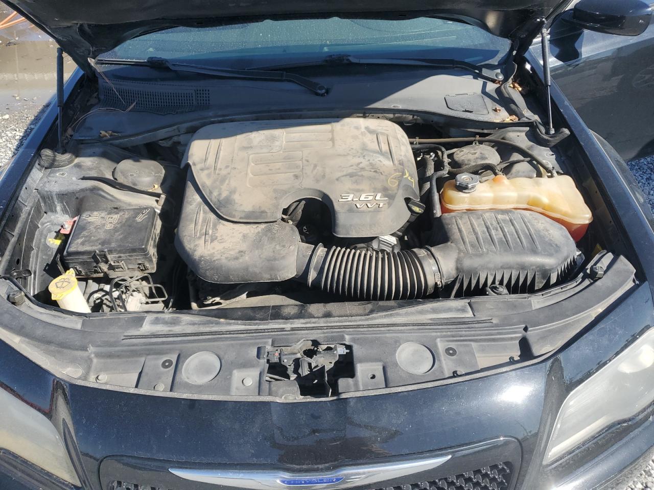 2014 Chrysler 300 - Image 11