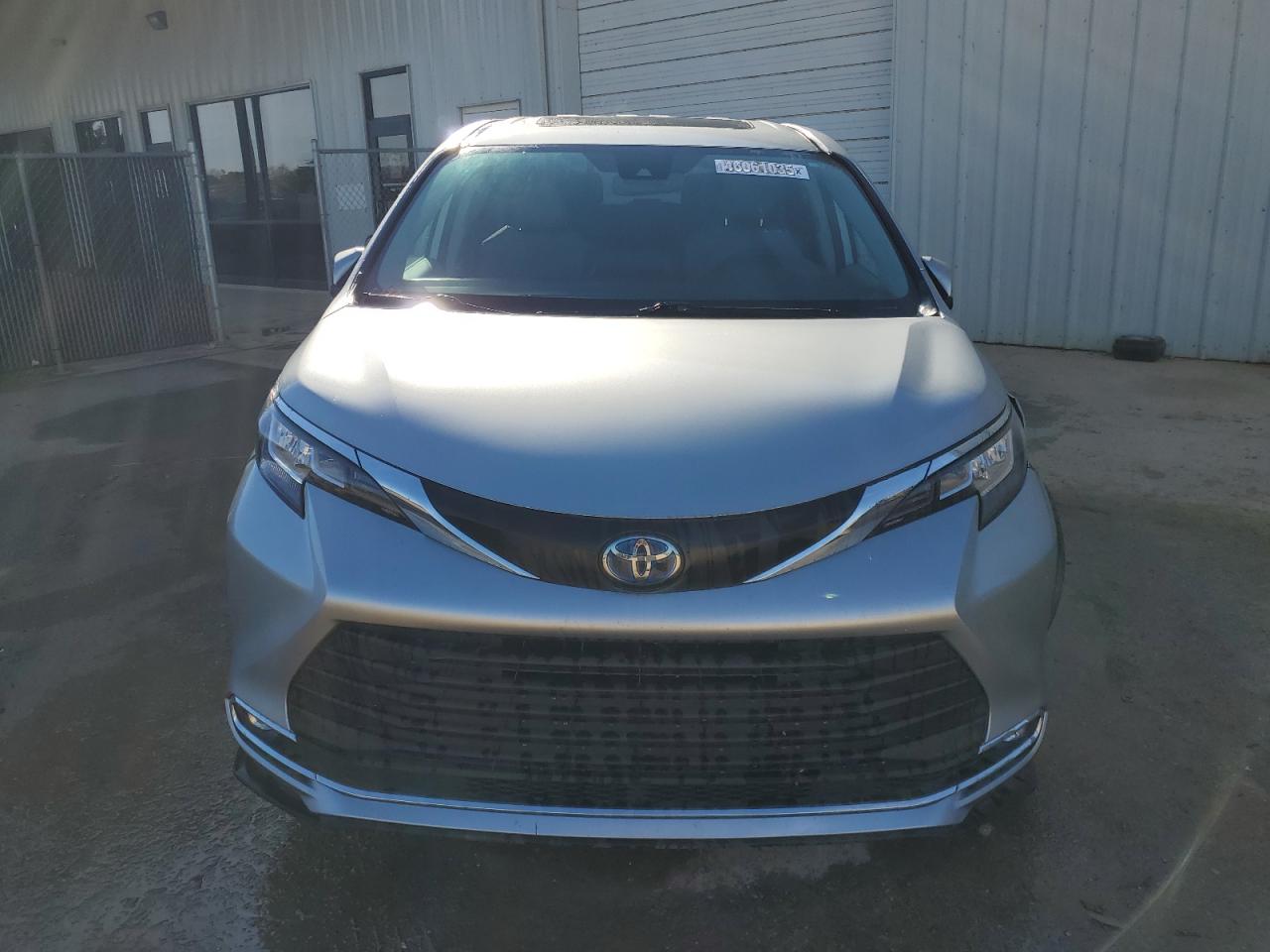 2022 Toyota Sienna - Image 5