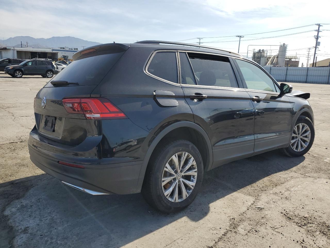 2020 Volkswagen Tiguan - Image 3