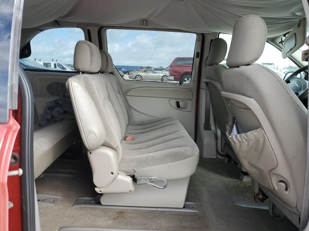 2005 Chrysler Town & Country - Image 11