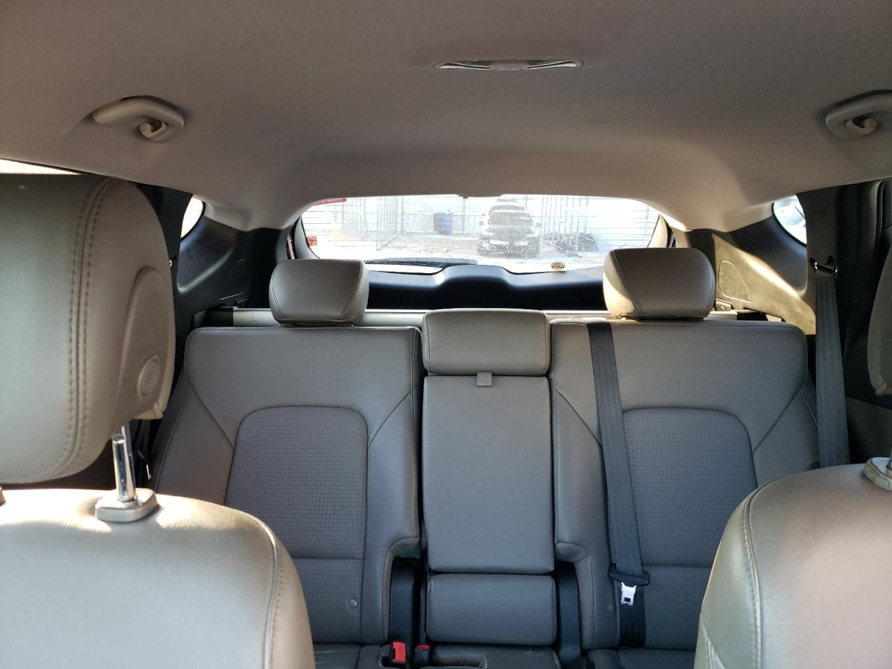 2013 Hyundai Santa Fe - Image 10