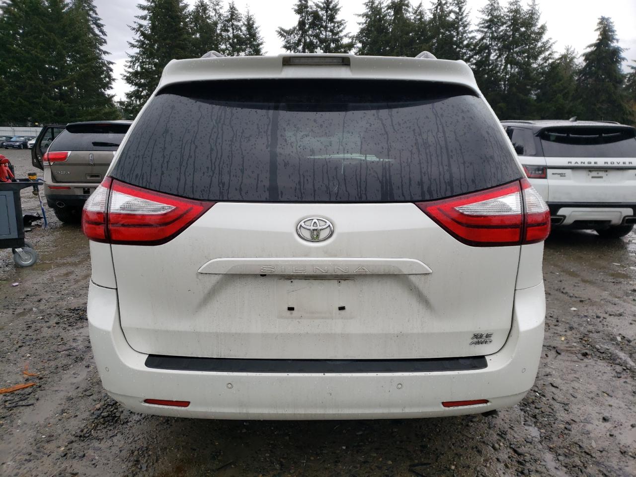 2018 Toyota Sienna - Image 6