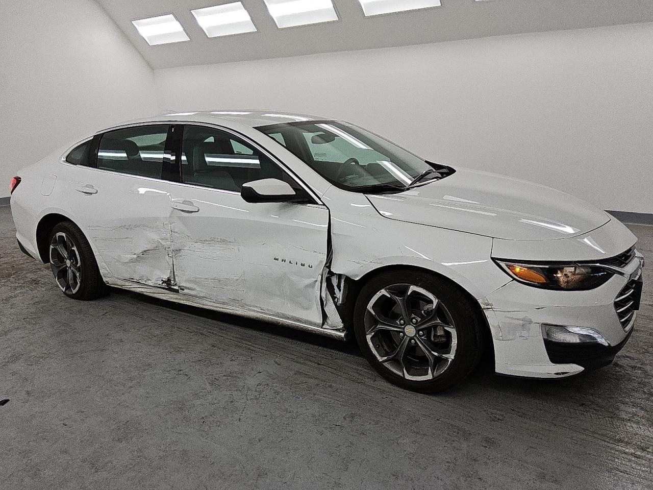 2022 Chevrolet Malibu - Image 4