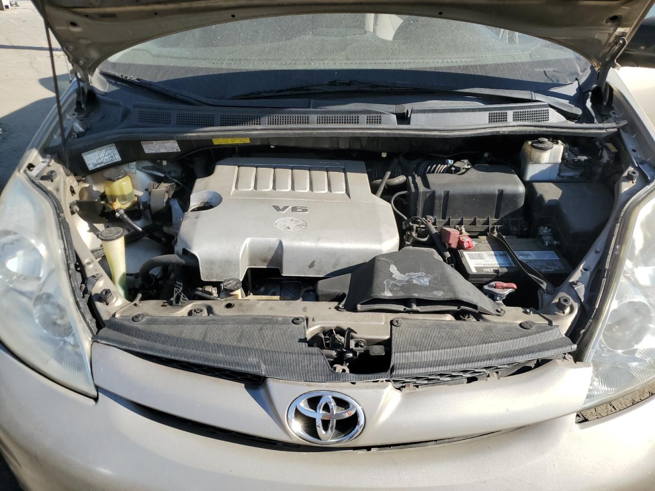2008 Toyota Sienna - Image 13