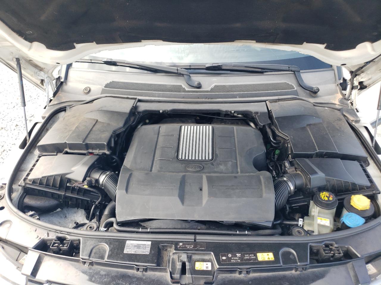 2015 Land Rover LR4 - Image 12