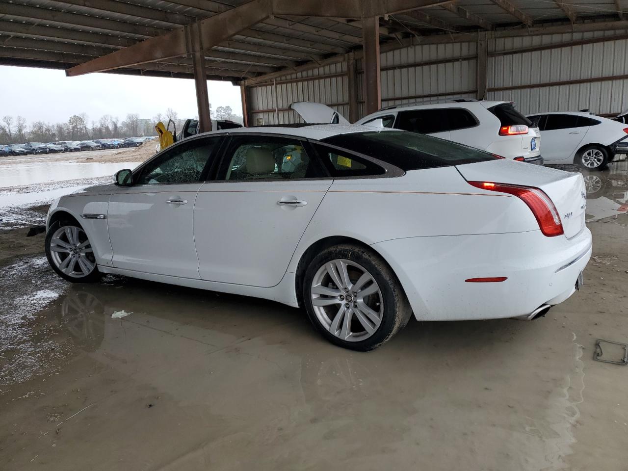 2013 Jaguar XJ - Image 2