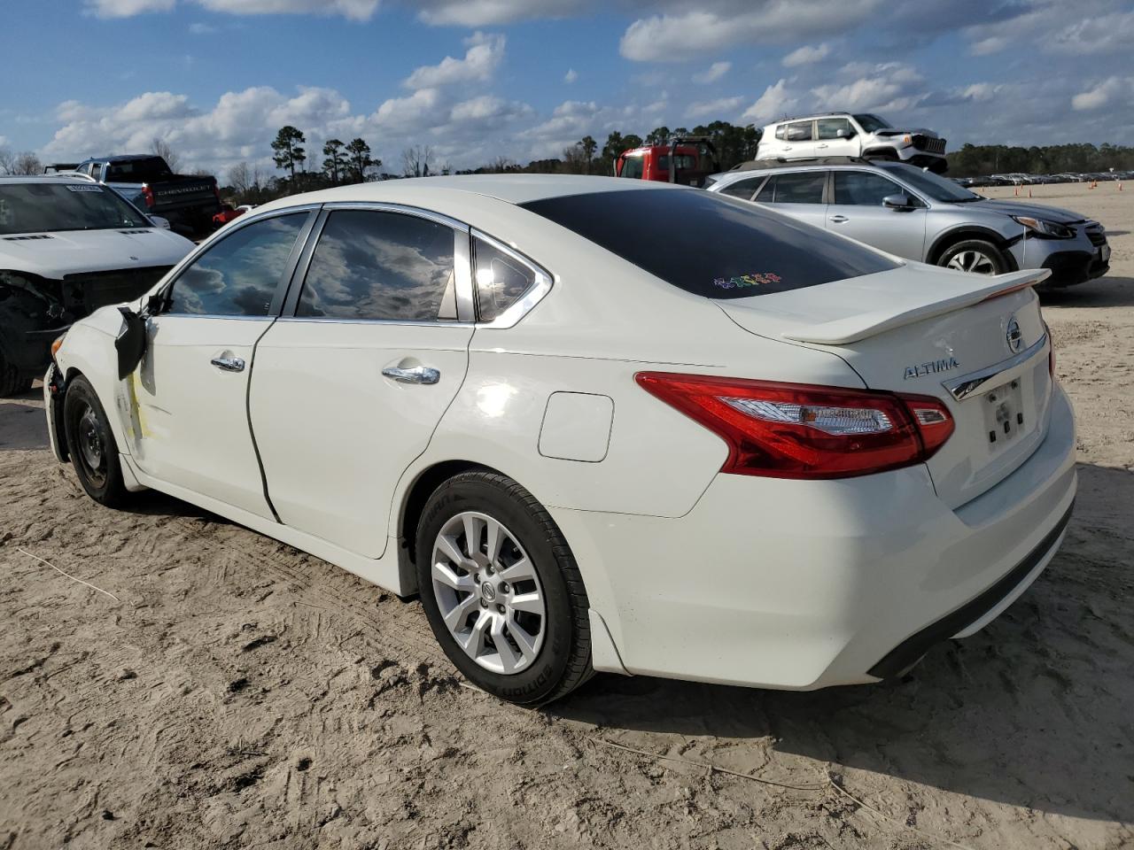 2017 Nissan Altima - Image 2