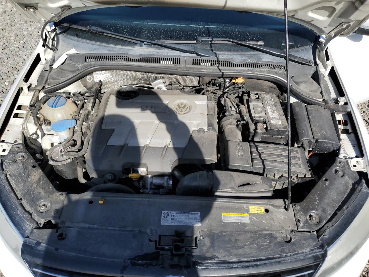 2014 Volkswagen Jetta - Image 12