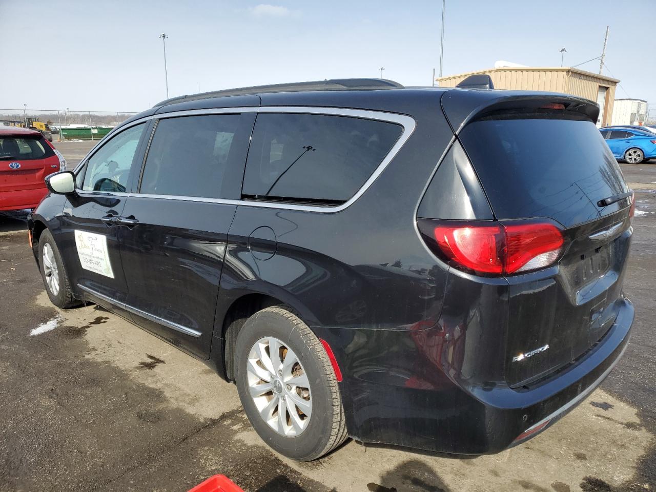 2017 Chrysler Pacifica - Image 2