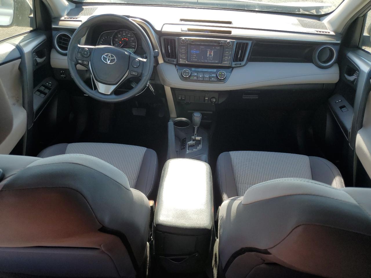 2015 Toyota RAV 4 - Image 8
