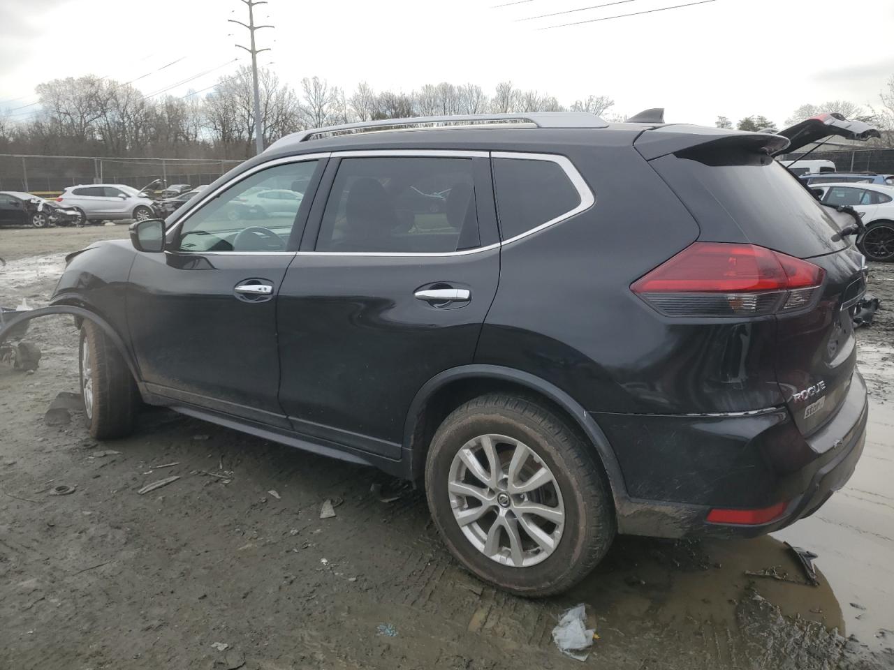 2018 Nissan Rogue - Image 2