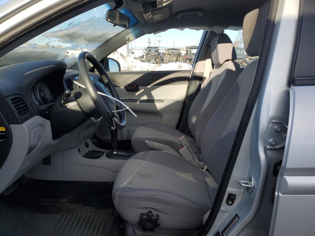 2010 Hyundai Accent - Image 7
