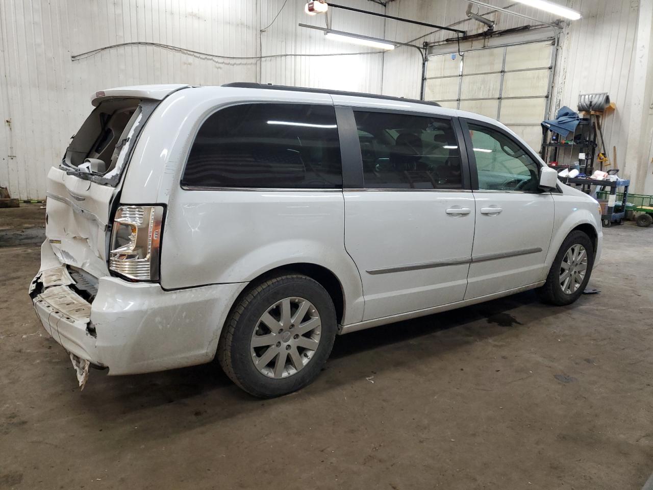 2016 Chrysler Town & Country - Image 3