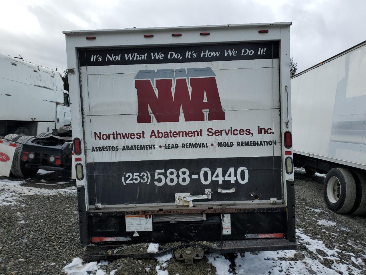 2011 GMC Savana - Image 6