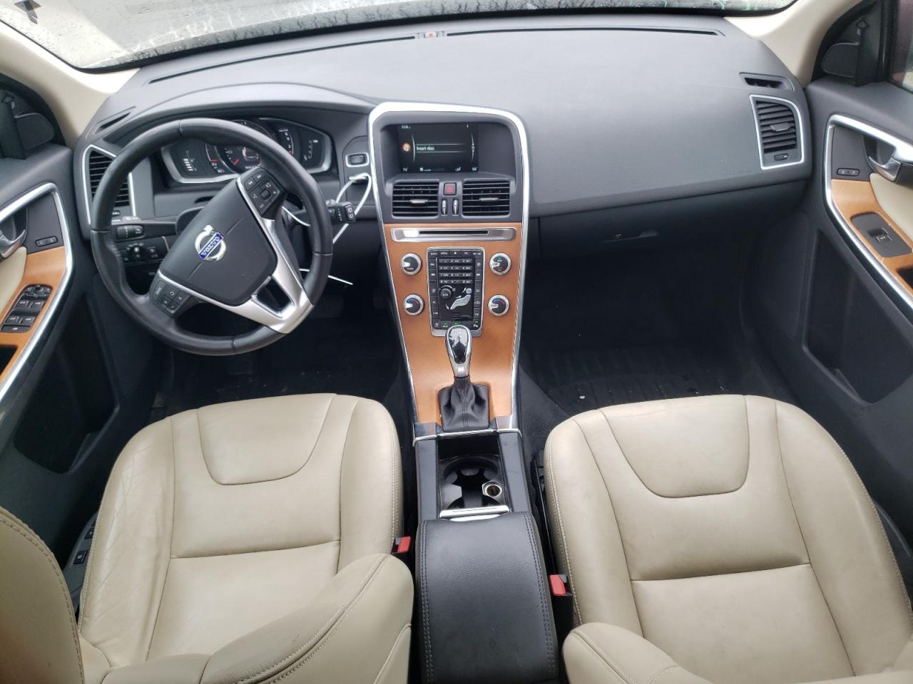 2017 Volvo XC60 - Image 8