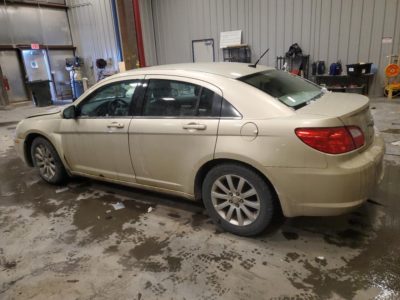 2010 Chrysler Sebring - Image 2
