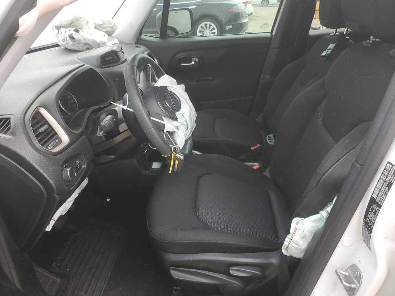 2017 Jeep Renegade - Image 7