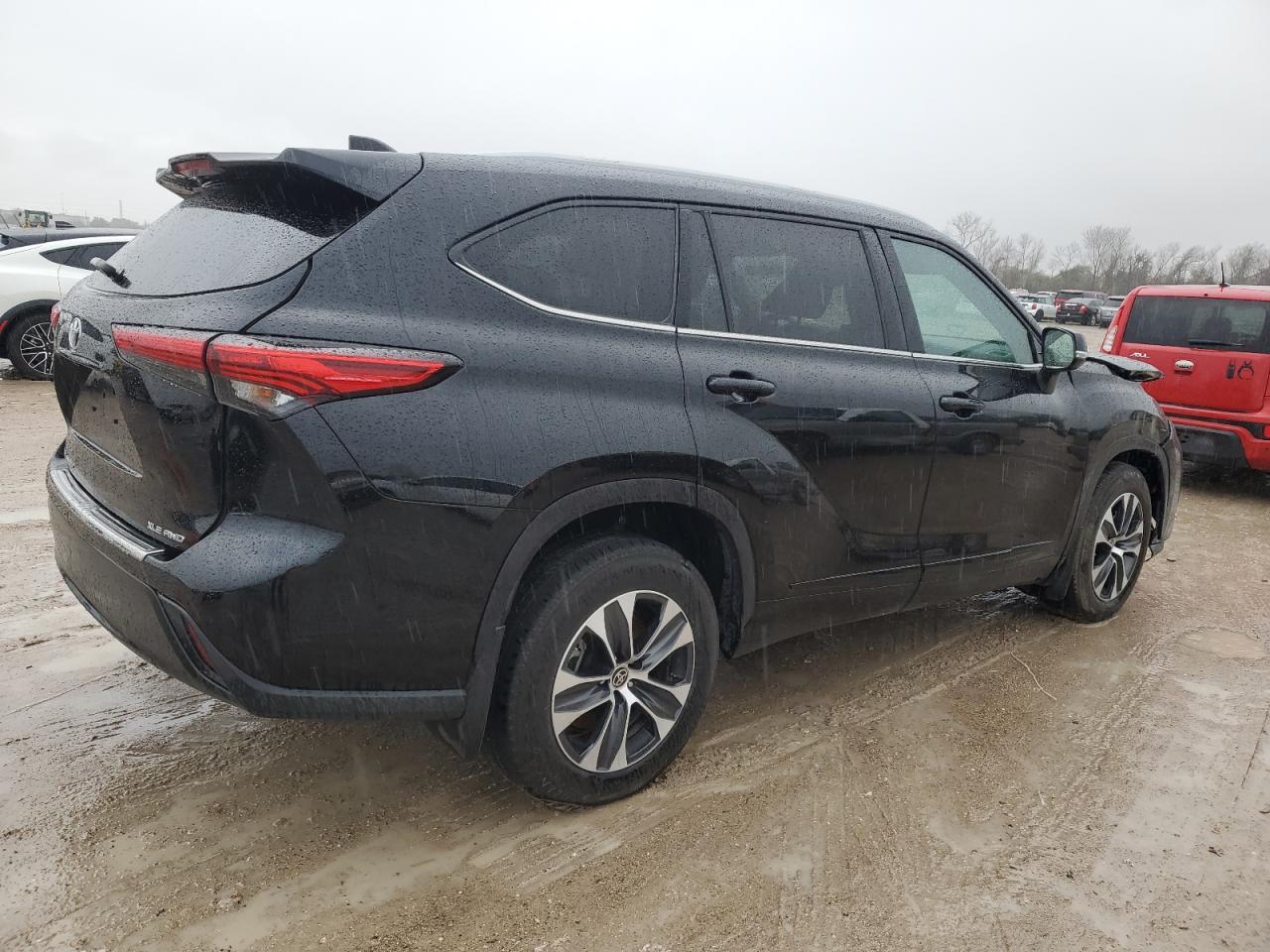 2022 Toyota Highlander - Image 3