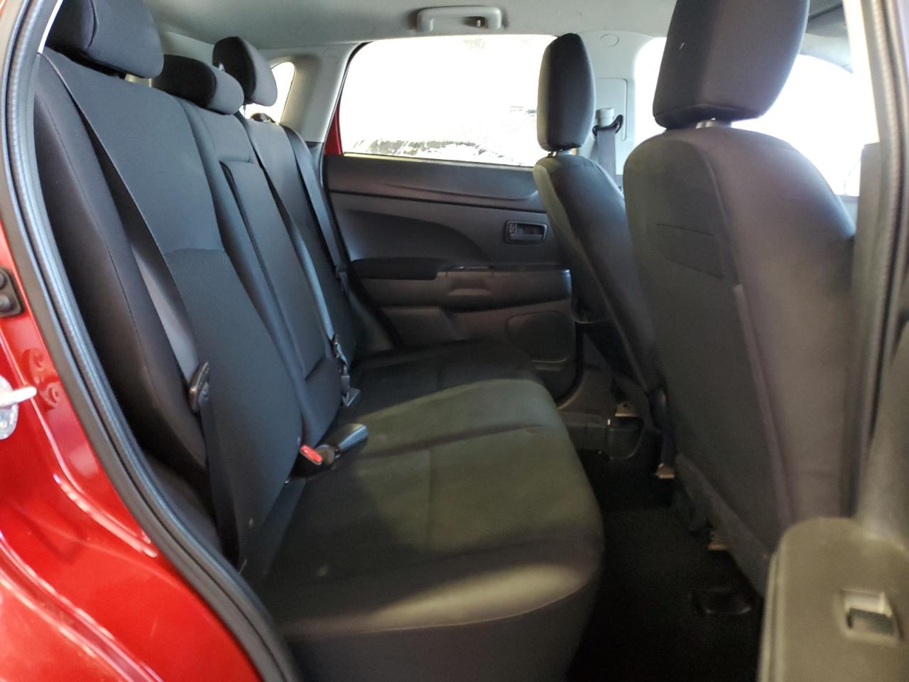 2014 Mitsubishi Outlander - Image 11