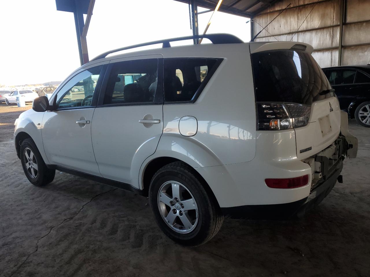 2008 Mitsubishi Outlander - Image 2
