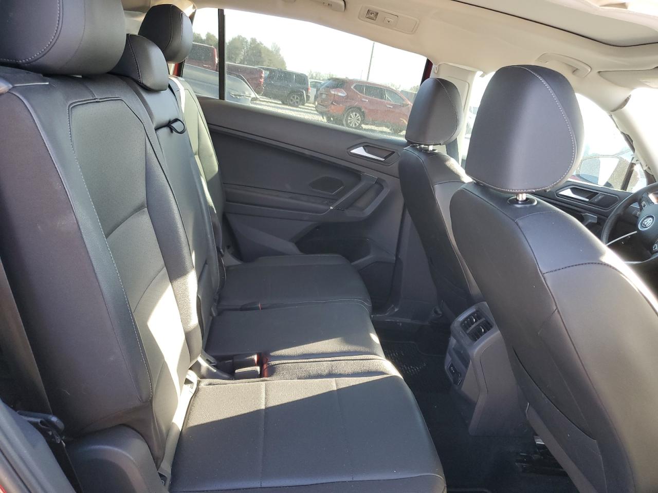 2020 Volkswagen Tiguan - Image 11