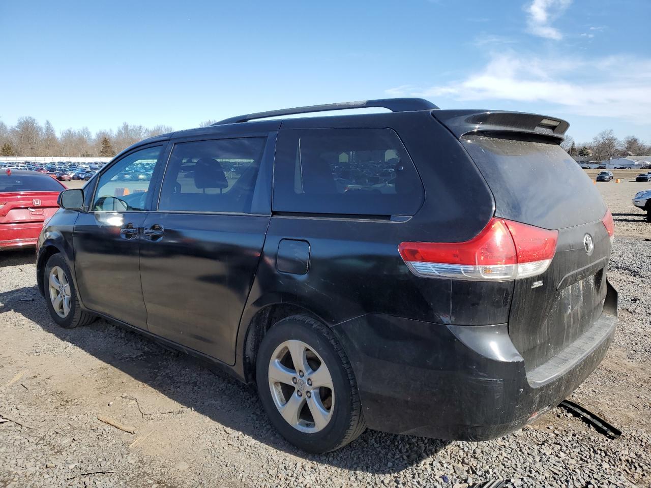 2013 Toyota Sienna - Image 2