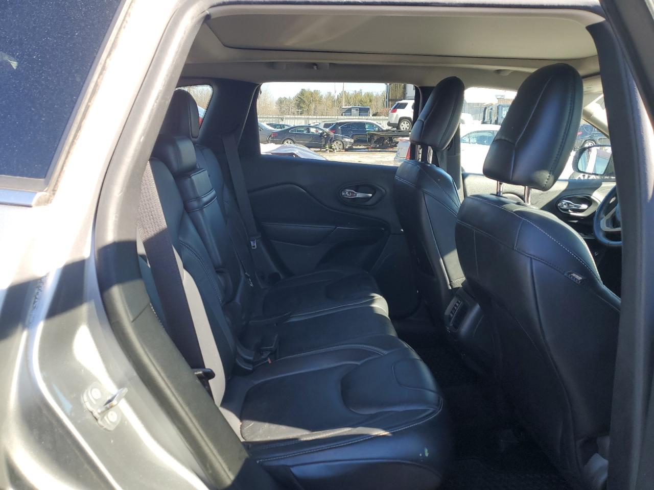 2014 Jeep Grand Cherokee - Image 11