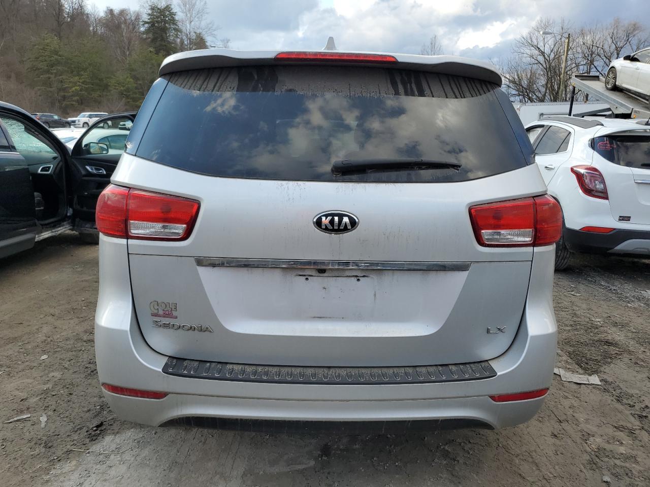 2018 Kia Sedona - Image 6