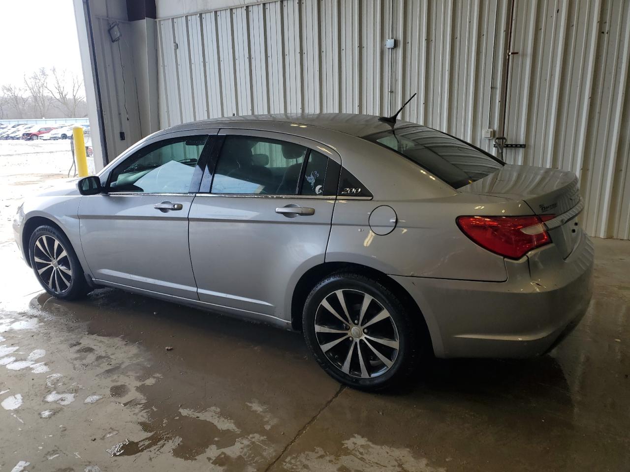 2013 Chrysler 200 - Image 2