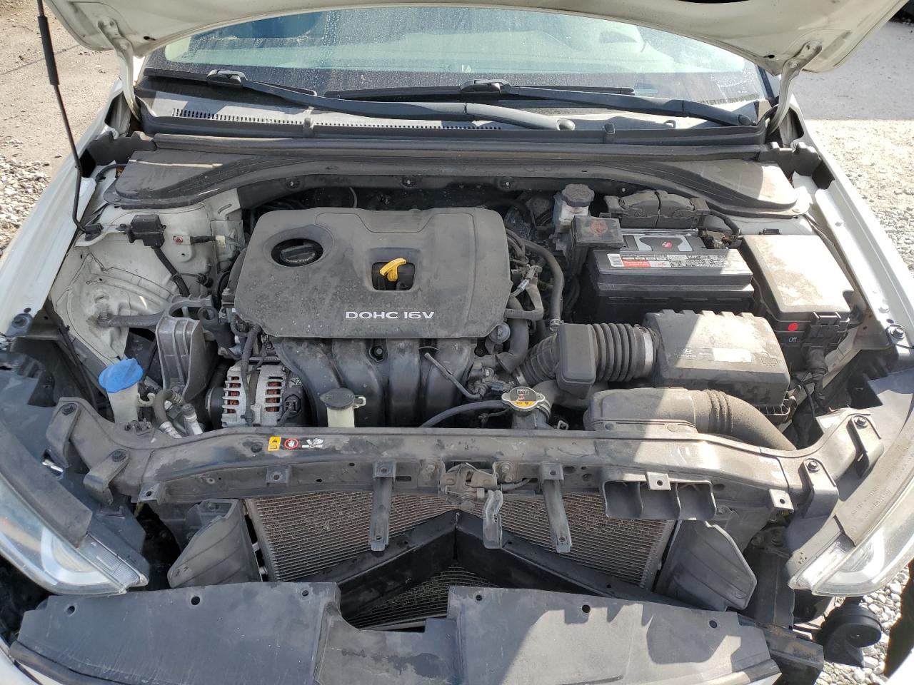 2017 Hyundai Elantra - Image 11