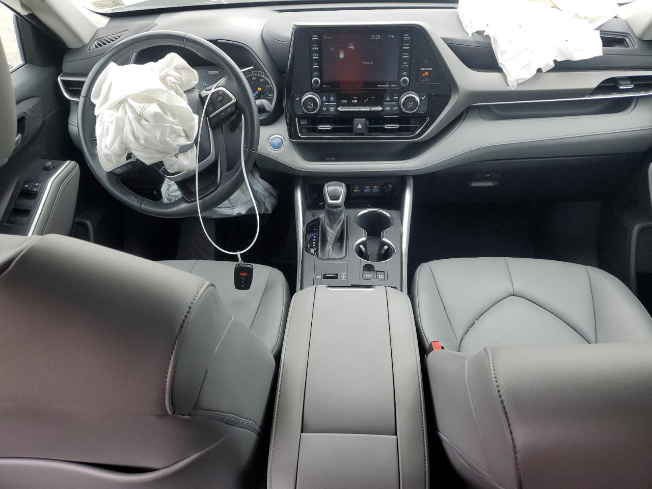 2022 Toyota Highlander - Image 8