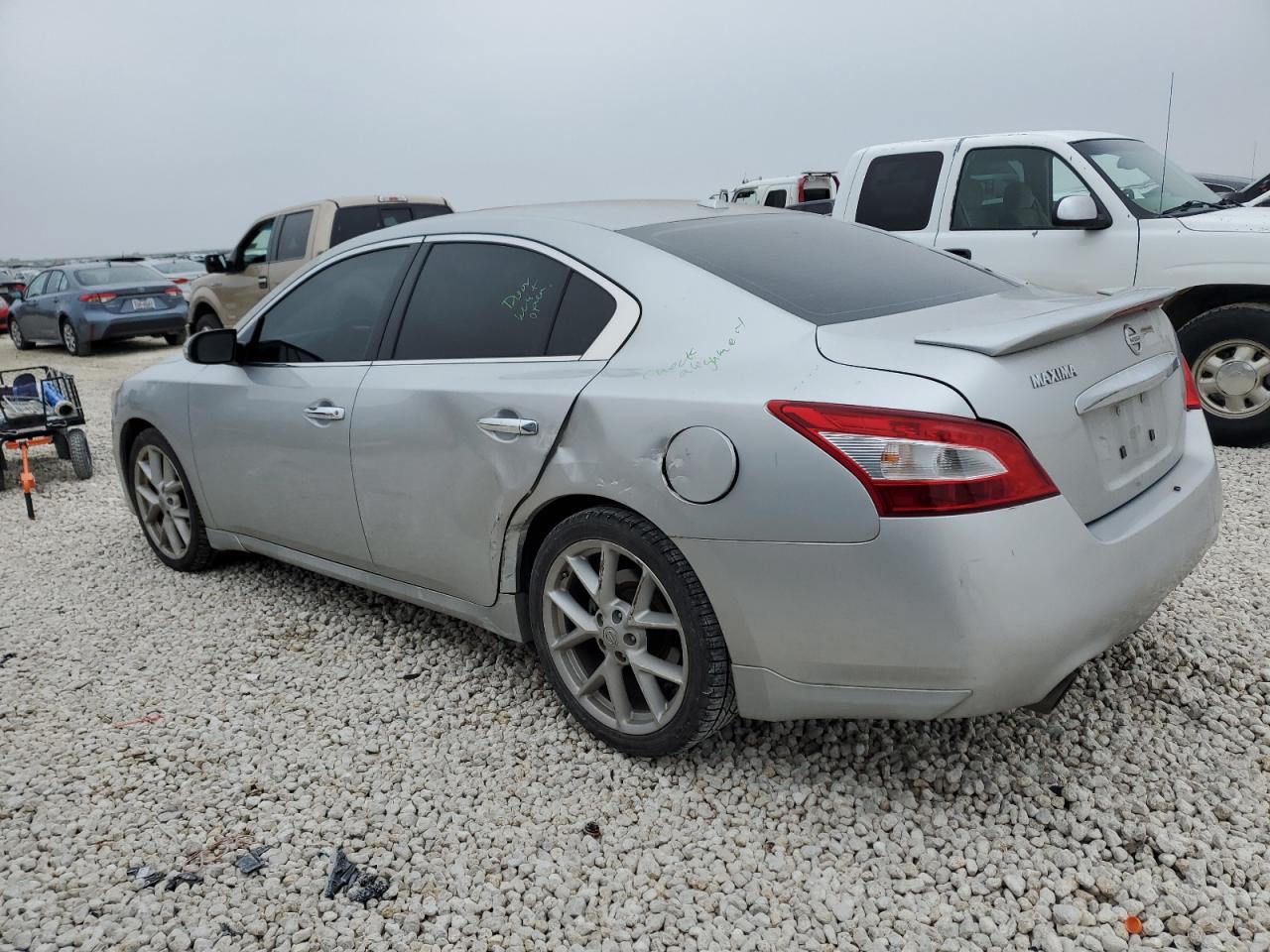 2009 Nissan Maxima - Image 2