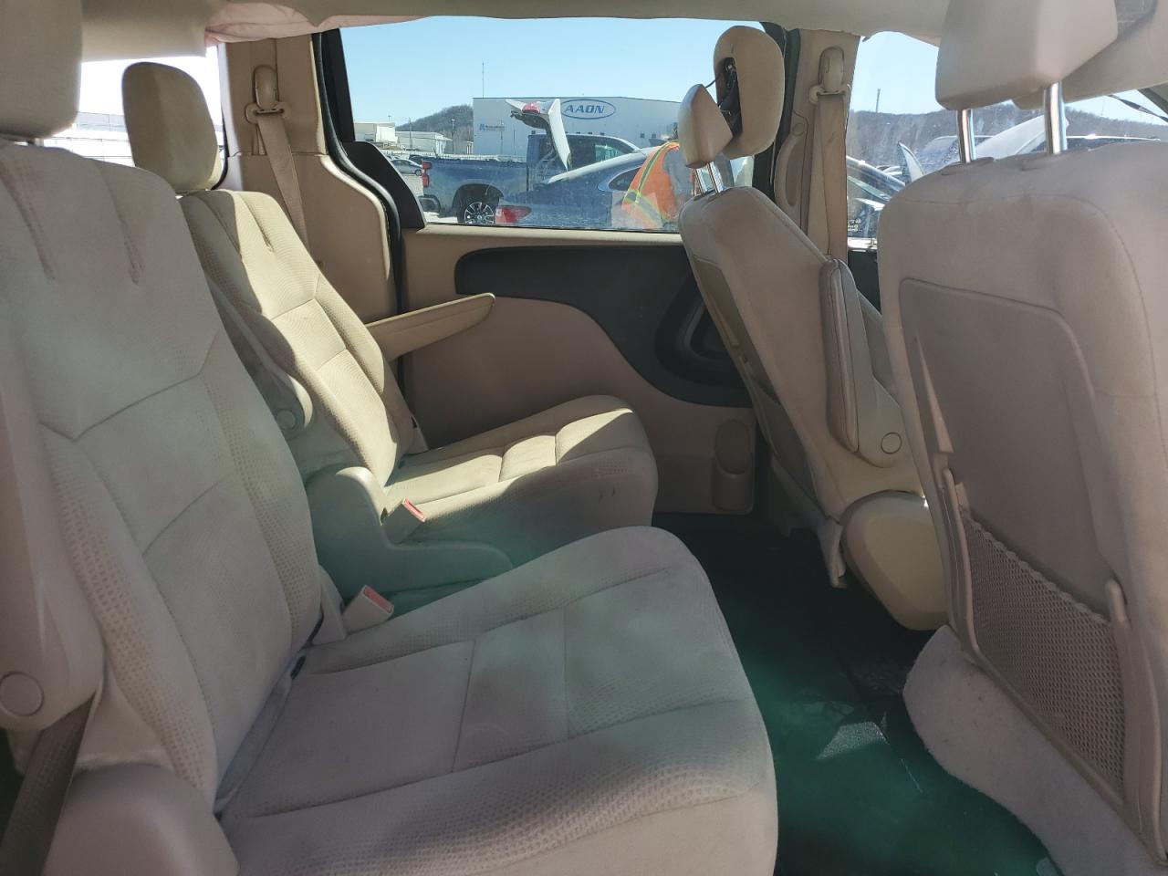 2016 Dodge Caravan - Image 11