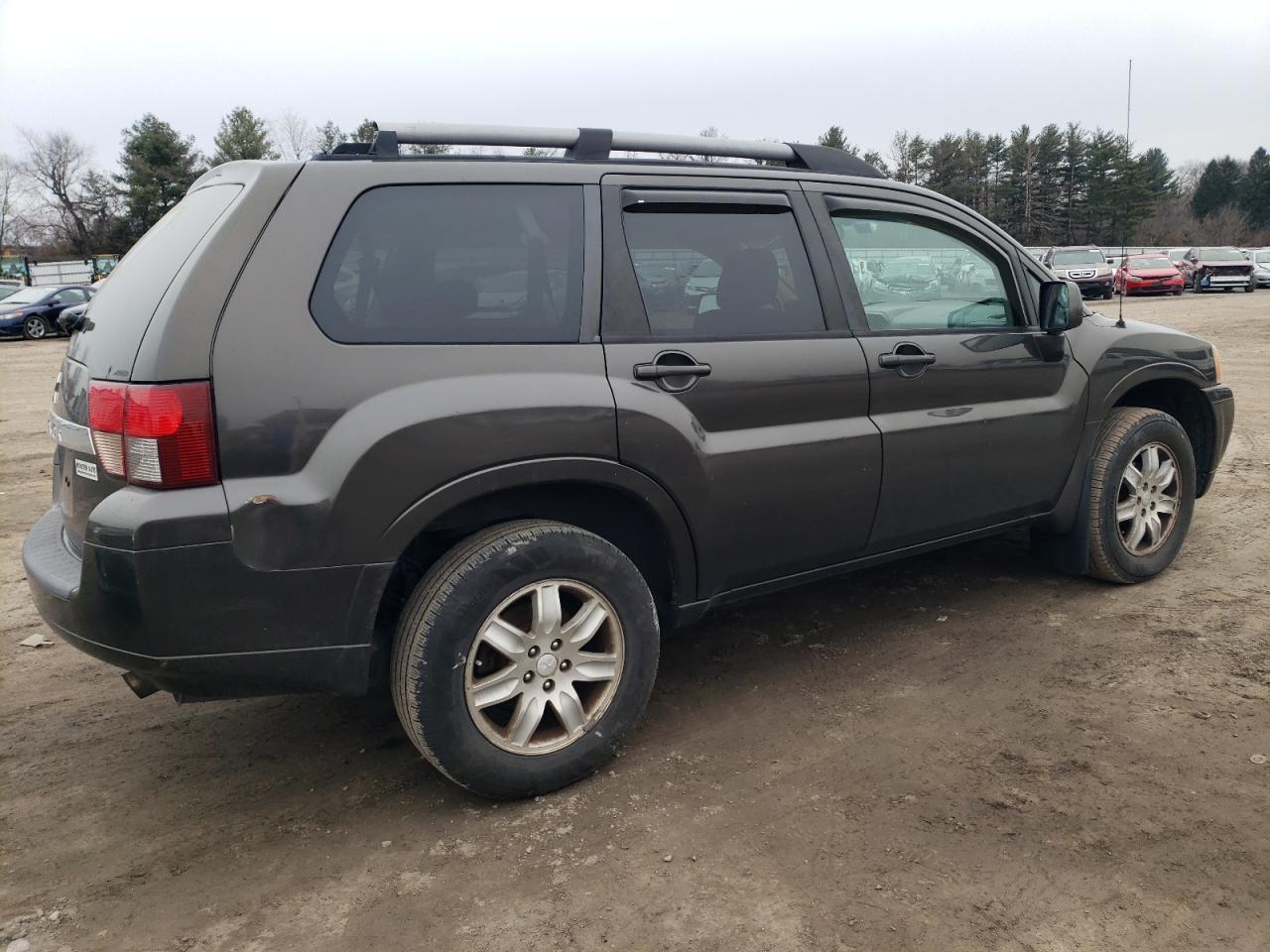 2011 Mitsubishi Endeavor - Image 3