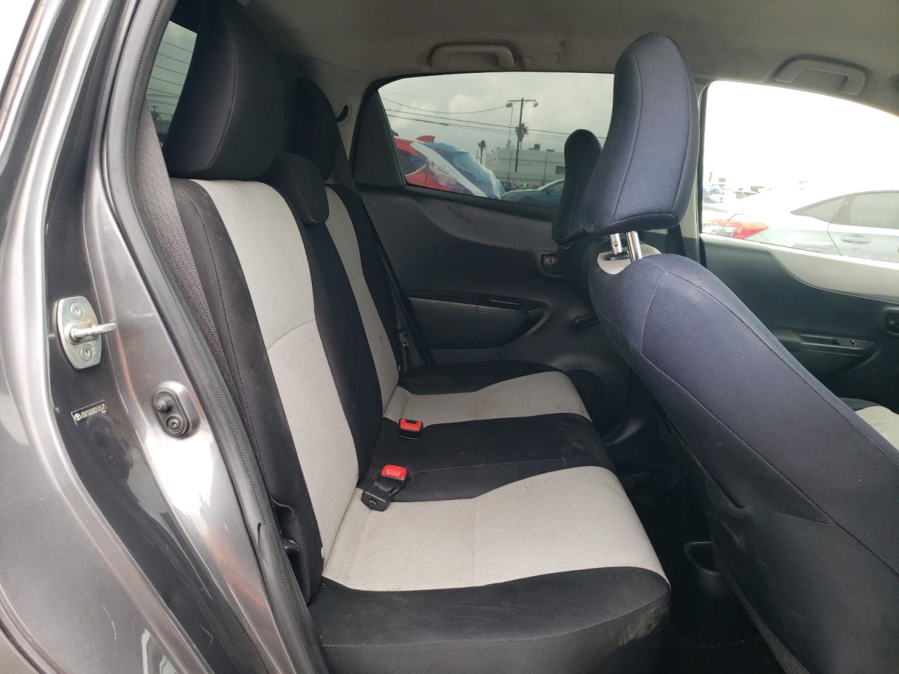 2012 Toyota Yaris - Image 10