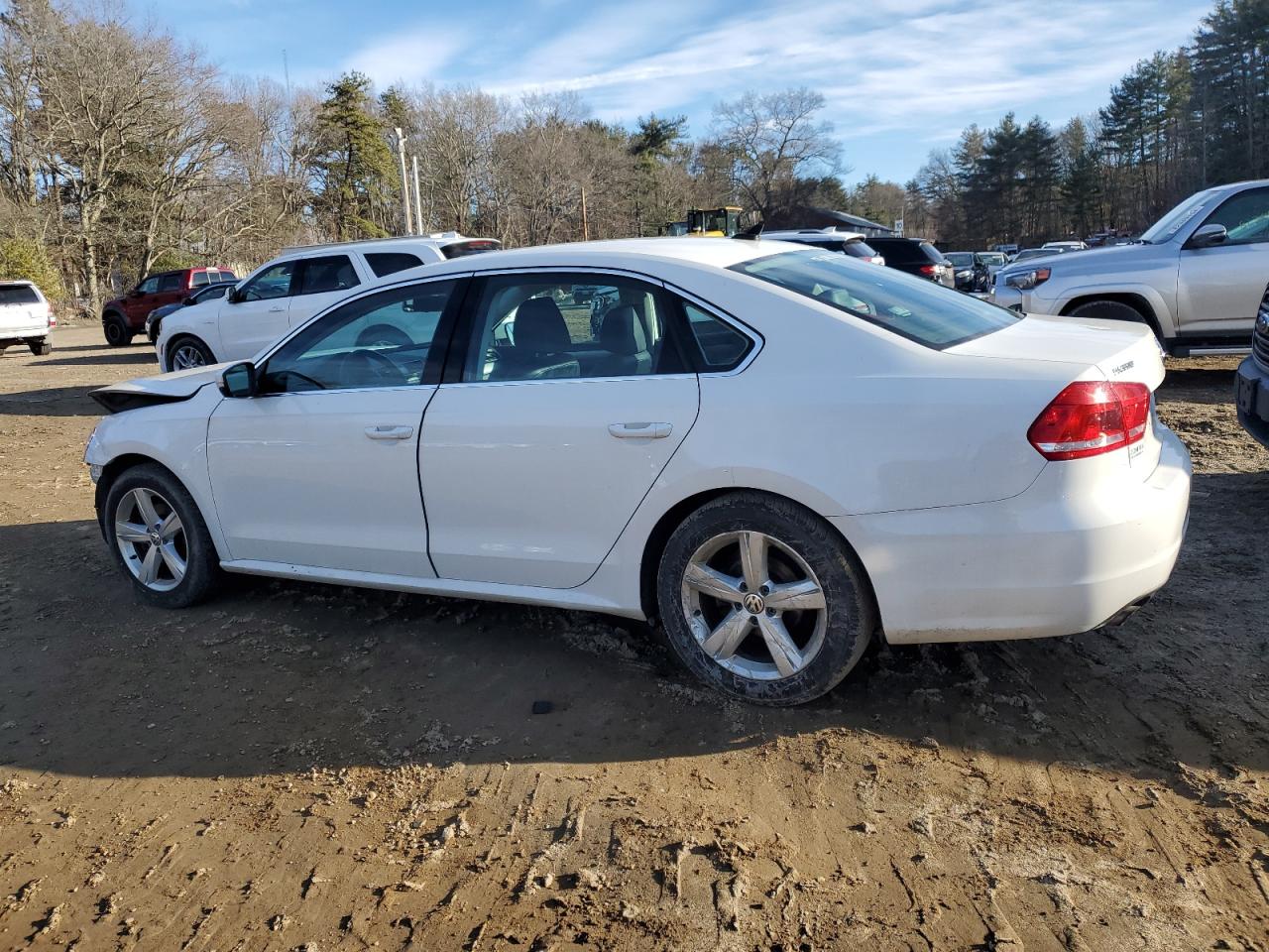 2015 Volkswagen Passat - Image 2
