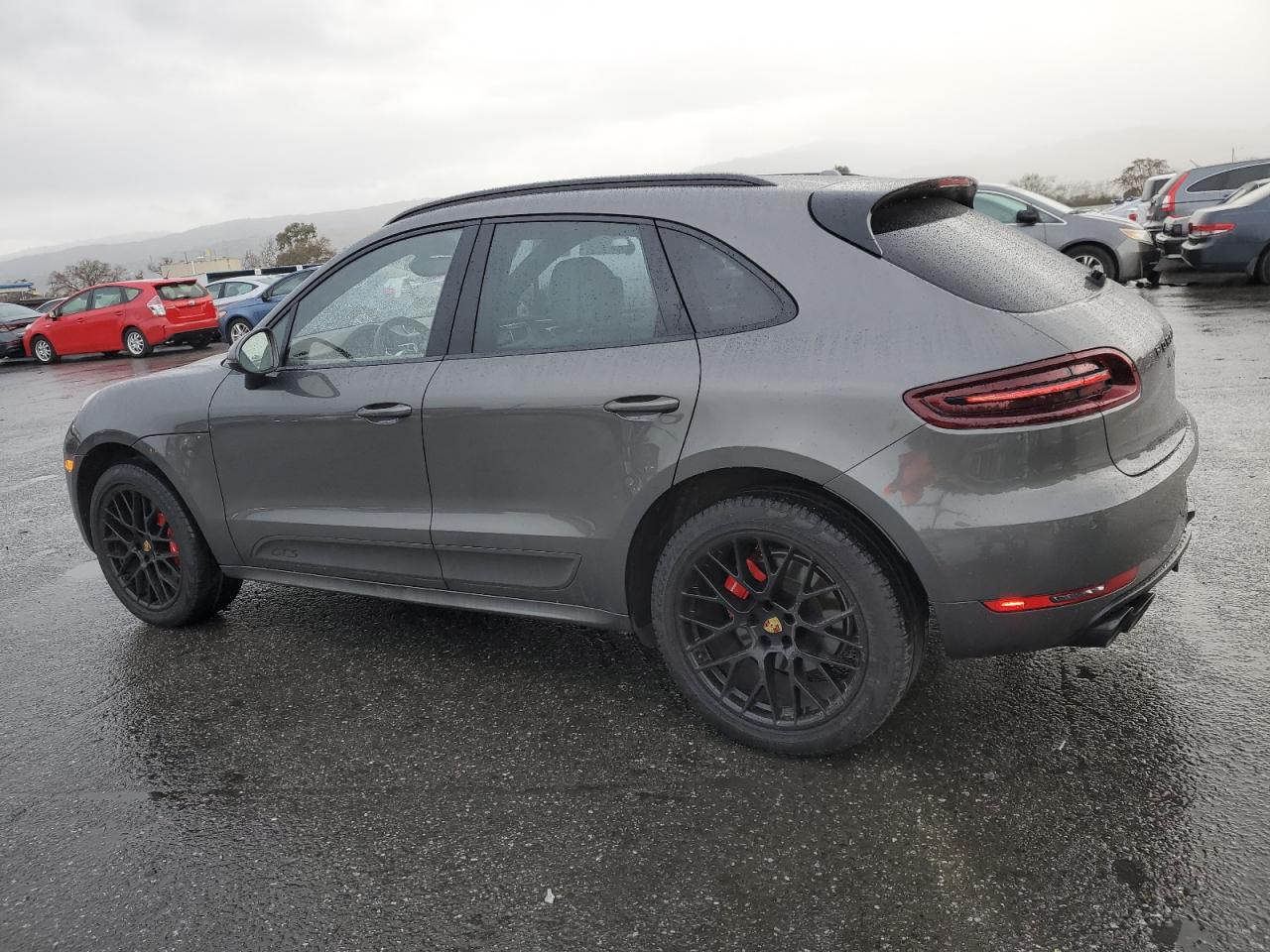 2018 Porsche Macan - Image 2