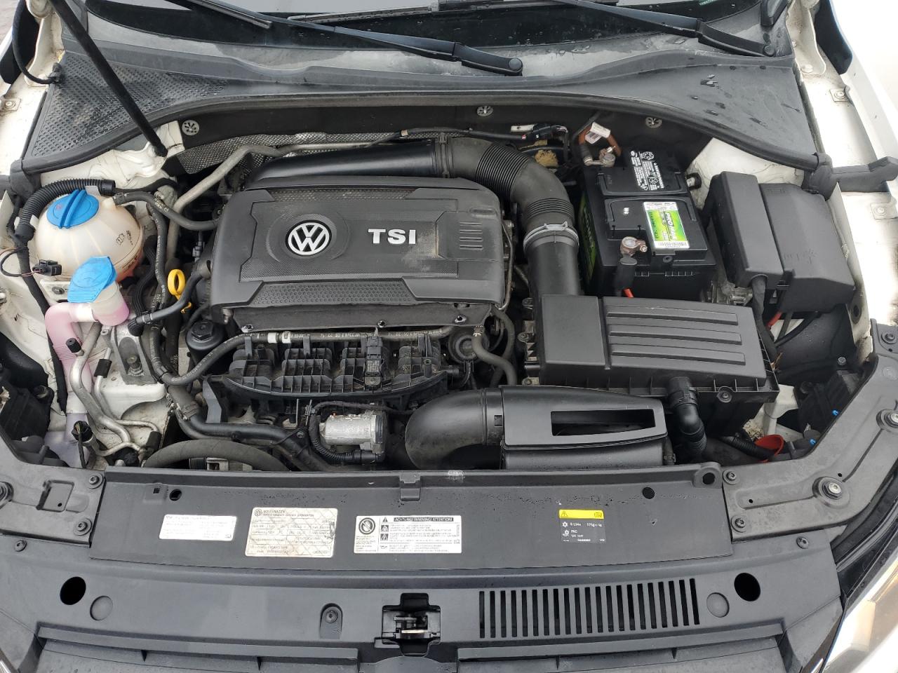 2015 Volkswagen Passat - Image 11